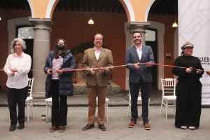 Inaugura gobierno de Sergio Salomón muestra de artesanías y productos navideños poblanos