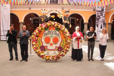 Promueve gobierno estatal intercambio cultural con Colombia; crea silleta conmemorativa del “Día de Muertos”