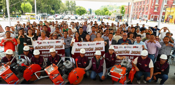 Con nuevos m&oacute;dulos de bacheo, Tonantzin Fern&aacute;ndez refuerza la movilidad en San Pedro Cholula
