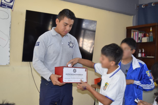 Con &ldquo;Buz&oacute;n Rojo&rdquo;, Tonantzin Fern&aacute;ndez fortalece la prevenci&oacute;n en escuelas de San Pedro Cholula