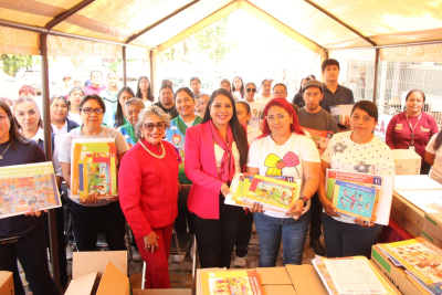 Impulsa Tonantzin Fern&aacute;ndez educaci&oacute;n de la ni&ntilde;ez cholulteca con entrega de libros de texto