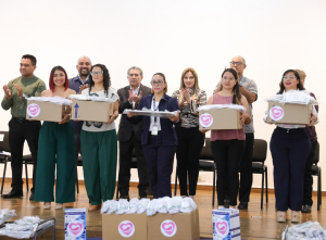 CECI ARELLANO ENTREGA EQUIPO M&Eacute;DICO A CINCO HOSPITALES MEDIANTE OBRA COMUNITARIA