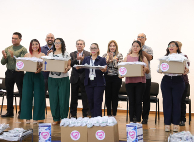 CECI ARELLANO ENTREGA EQUIPO M&Eacute;DICO A CINCO HOSPITALES MEDIANTE OBRA COMUNITARIA