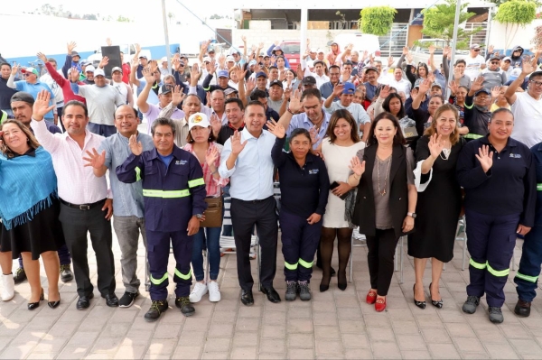 ENTREGA MUNDO TLATEHUI UNIFORMES A PERSONAL DE LA SECRETARÍA DE SERVICIOS PÚBLICOS