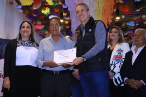 Promueve Turismo altar monumental de Tochimilco en Módulo Turístico de Puebla