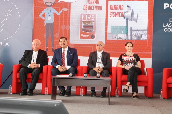 Trabajaré de la mano con la sociedad para construir juntos la paz en Puebla: Armenta