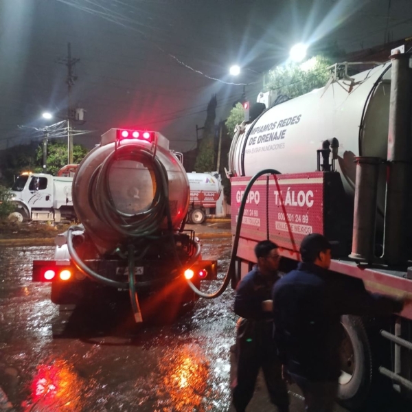 Grupo Tláloc y Protección Civil EdoMéx atienden afectaciones por lluvia al interior de Hospital General “La Perla”, en Nezahualcóyotl