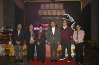 BUAP rinde homenaje a la lucha libre en la ofrenda del Edificio Carolino
