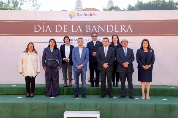 ENCABEZA MUNDO TLATEHUI CEREMONIA CÍVICA EN CONMEMORACIÓN POR EL DÍA DE LA BANDERA