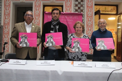 Publica gobierno de Sergio Salomón libro de fotografías etnográficas del Huey Atlixcáyotl