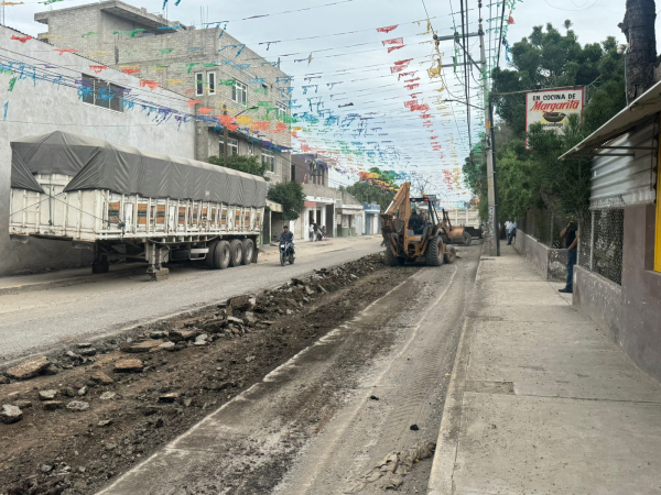 Interviene Gobierno del Estado tramo carretero San Diego Chalma - Santa Cruz Acapa en Tehuac&aacute;n