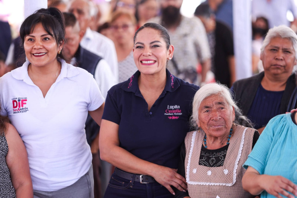 Entrega Lupita Cuautle apoyos funcionales que mejoran la vida de las personas con discapacidad