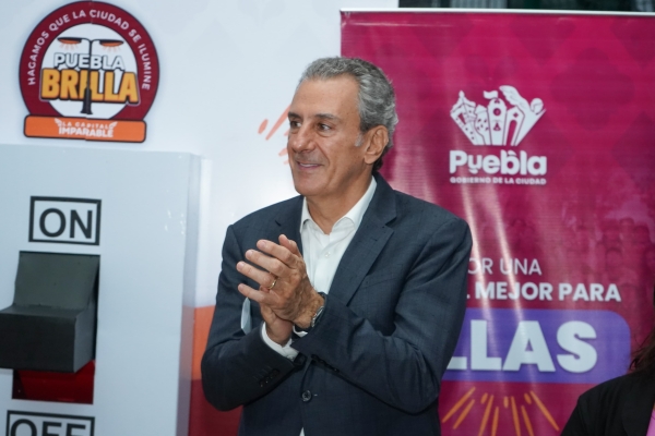 Inaugura Pepe Chedraui modernización total del alumbrado público en Tres Cruces