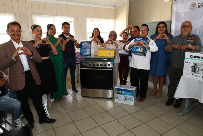 Con respaldo de Alejandro Armenta y Ceci Arellano, Tonantzin Fern&aacute;ndez equipa centros educativos en San Pedro Cholula