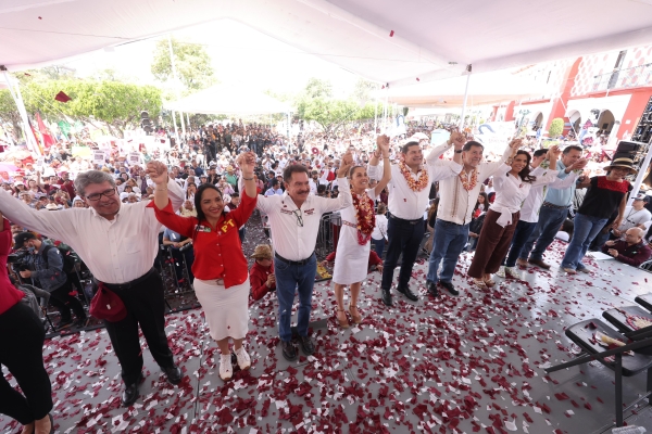 Reciben 25 mil poblanos a Sheinbaum y a Armenta en la campaña ganadora