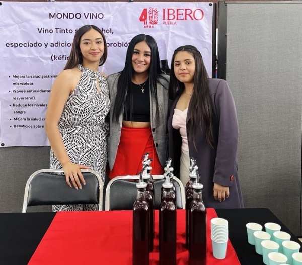 Alumnas IBERO Puebla crean vino sin alcohol que mejora la salud intestinal