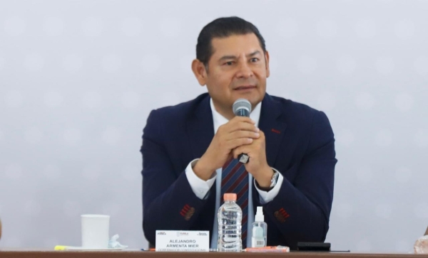 &quot;Mega obras, no mega saqueos; mega obras, no mega deudas&quot;: Armenta