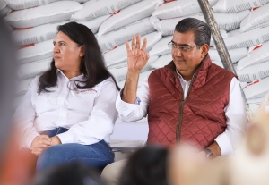 EN TEPEACA, GOBIERNOS FEDERAL Y DE PUEBLA INICIAN PROGRAMA DE ENTREGA DE FERTILIZANTE