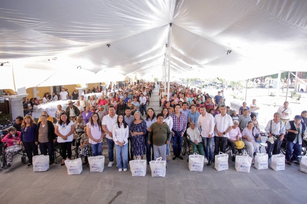 Lleva Lupita Cuautle más apoyos alimentarios a familias de San Andrés