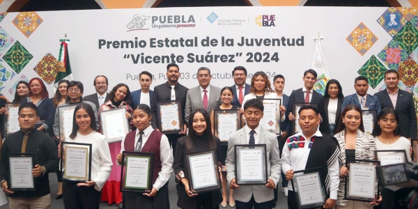 Universitarios BUAP reciben Premio Estatal de la Juventud “Vicente Suárez” 2024