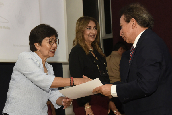 BUAP reconoce labor de acad&eacute;micos e investigadores de Contadur&iacute;a P&uacute;blica en el D&iacute;a del Contador