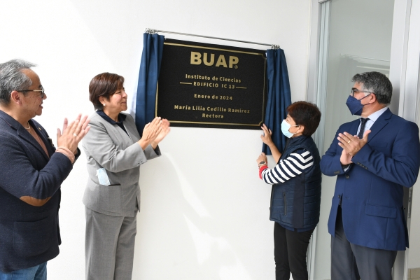 Inaugura la Rectora María Lilia Cedillo Ramírez edificio para posgrado en Microbiología