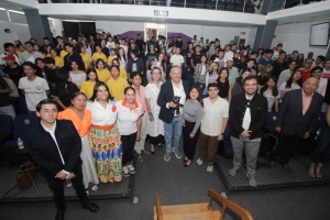 Fernando Morales conversa con universitarios en  evento de UVP &quot;Tu voto informado deja huella&quot;