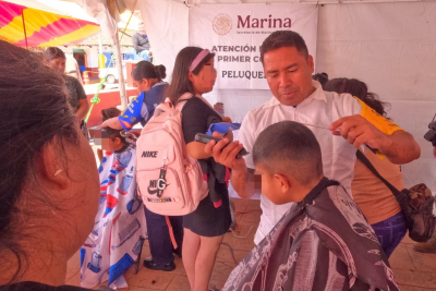 Salud y prevenci&oacute;n llegan a Ahuazotepec con apoyo de Marina y Defensa