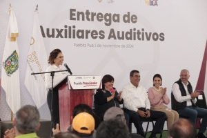 Alcanza SEDIF meta de entrega de mil auxiliares auditivos