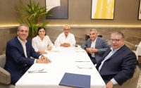 Pepe Chedraui intercambia ideas con expresidentes municipales de la capital de Puebla