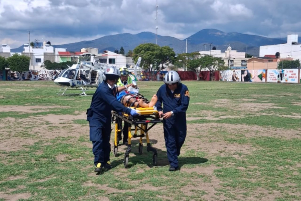 CON TRASLADO M&Eacute;DICO A&Eacute;REO DE ACATL&Aacute;N A TEHUAC&Aacute;N, GOBIERNO ESTATAL ASEGURA ATENCI&Oacute;N OPORTUNA