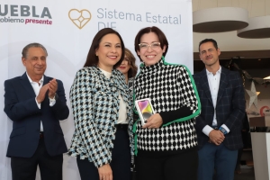 Entrega Gaby Bonilla premio a ganadores de Sorteo para la Asistencia Social