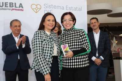 Entrega Gaby Bonilla premio a ganadores de Sorteo para la Asistencia Social