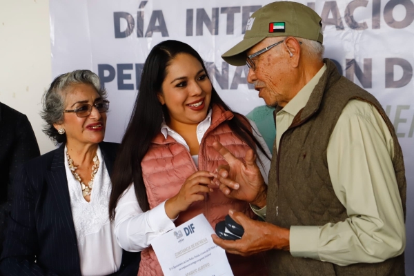 DIF Municipal y Gobierno de Cholula entregan aparatos funcionales a personas con discapacidad