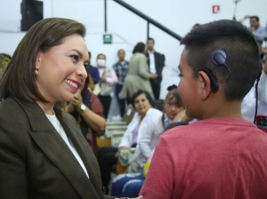 MANTIENE PUEBLA LUCHA REAL CONTRA LA DESIGUALDAD; SERGIO SALOMÓN Y GABY BONILLA ENTREGAN APARATOS COCLEARES