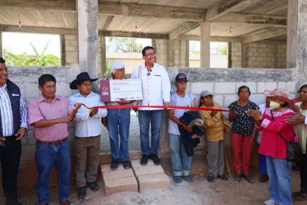 P&aacute;vel Gaspar encabeza jornada de inauguraci&oacute;n de Obras Comunitarias en la Mixteca poblana
