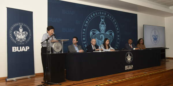 BUAP fortalece capacitaci&oacute;n de servidores p&uacute;blicos con entrega de constancias