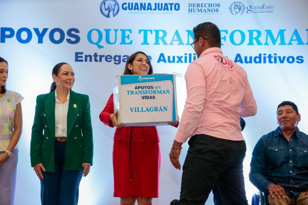 Entrega Gobernadora aparatos auditivos del programa O&iacute;r Bien.
