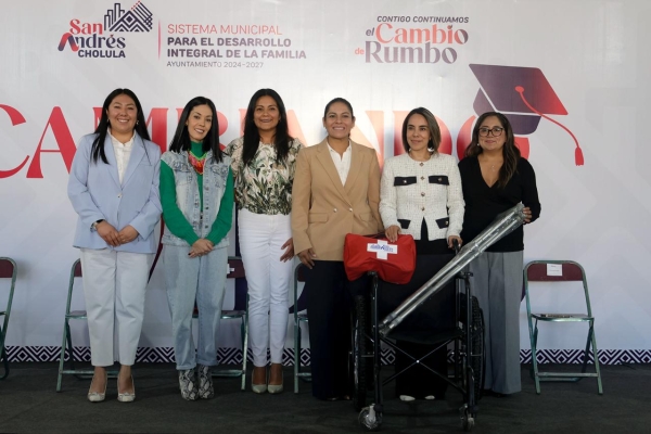 Entrega Lupita Cuautle aparatos ortopédicos y kit de primeros auxilios a escuelas de San Andrés Cholula