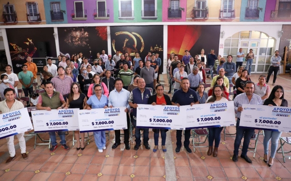 ENTREGA MUNDO TLATEHUI APOYOS ECONÓMICOS A PERSONAS EMPRENDEDORAS DEL MUNICIPIO