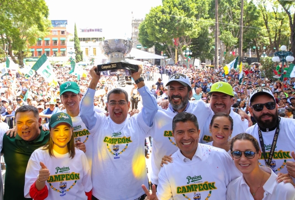 FESTEJA PUEBLA CAMPEONATO DE PERICOS; SERGIO SALOMÓN RECONOCE LABOR DEL EQUIPO