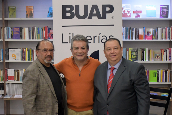 Freddy Ortega presenta en la BUAP su libro autobiogr&aacute;fico Sue&ntilde;os de un pseudoactor