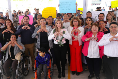 ENCABEZA CECI ARELLANO JORNADA DEL SEDIF EN BENEFICIO DE FAMILIAS DE SANTO TOM&Aacute;S HUEYOTLIPAN