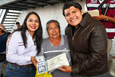 Tonantzin Fern&aacute;ndez fortalece al campo cholulteca con entrega de biofertilizantes