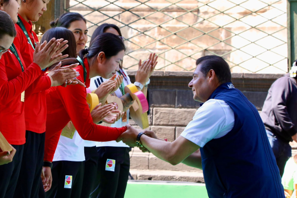 FAMILIAS VIBRAN CON MUNDIAL DE TIRO CON ARCO, GOBERNADOR ARMENTA MIER ASISTE A FINALES