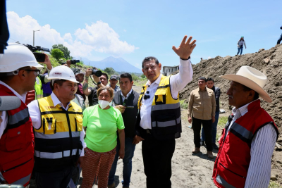 POR TIERRA Y POR AIRE, GOBERNADOR ARMENTA MIER RECORRE ZONA AFECTADA EN CIUDAD SERD&Aacute;N