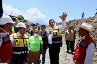 POR TIERRA Y POR AIRE, GOBERNADOR ARMENTA MIER RECORRE ZONA AFECTADA EN CIUDAD SERD&Aacute;N