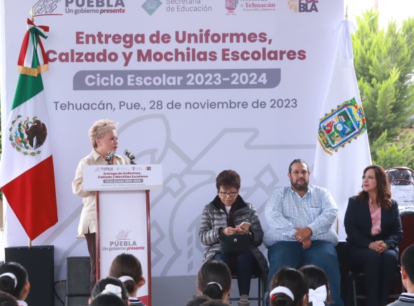 CON ENTREGA DE UNIFORMES ESCOLARES, GOBIERNO DE SERGIO SALOMÓN REAFIRMA COMPROMISO CON LA EDUCACIÓN